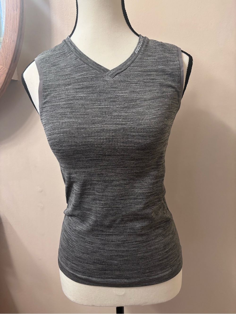 Specialized Gray Sleeveless V-Neck Tank Top